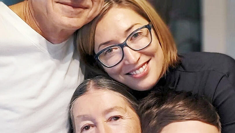 Anna Komisarenko (r., oben) und ihre Familie. Das Bild stammt noch aus der Ukraine. Anna Komisarenko (r., oben) und ihre Familie. Das Bild stammt noch aus der Ukraine.