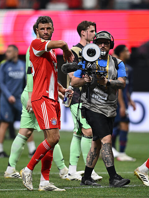 Der FC Bayern um Thomas Müller verliert mit 0:2 gegen Paris.