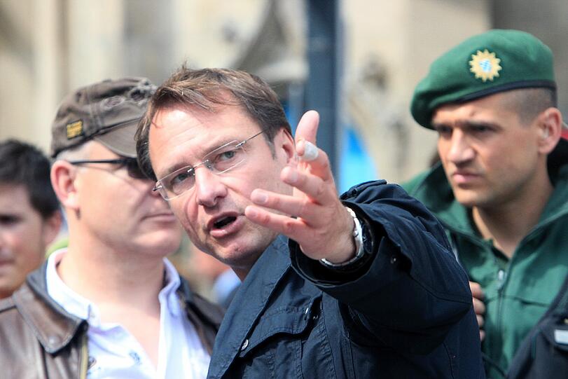 Rechtspopulist Michael Stürzenberger (48) bei einer seiner &bdquo;Info-Aktionen&ldquo; in München.