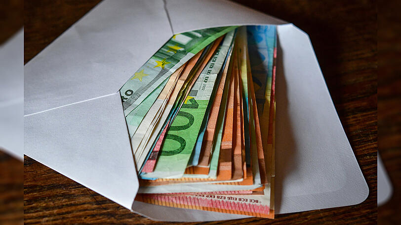 67-Jährige wurde um 100.000 Euro betrogen (Symbolbild).