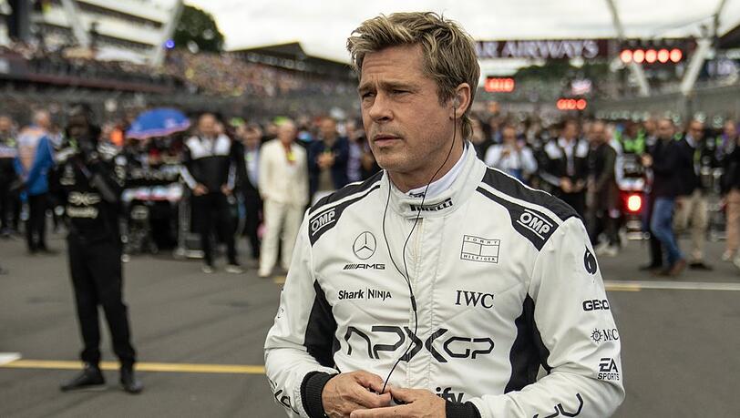 Brad Pitt spielte in "F1" einen Formel-1-Fahrer, der aus dem Ruhestand auf die Rennstrecke zurückkehrt. Brad Pitt spielte in "F1" einen Formel-1-Fahrer, der aus dem Ruhestand auf die Rennstrecke zurückkehrt.