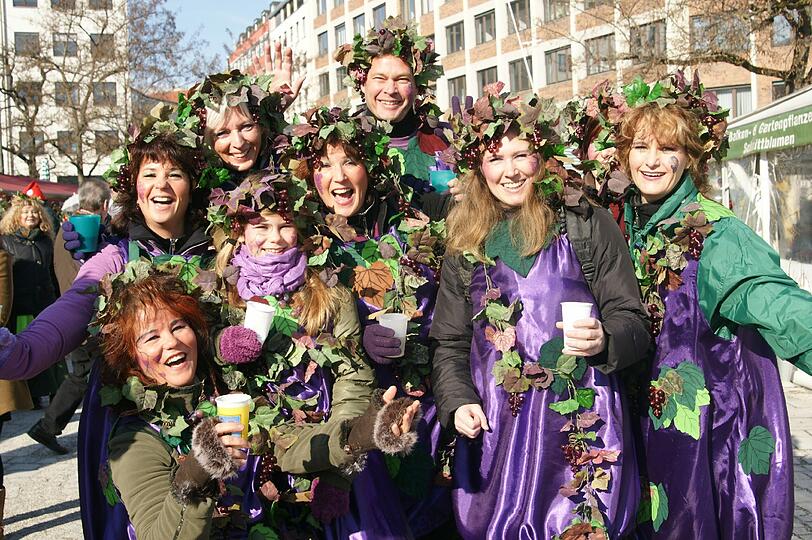 So feiert München Fasching auf dem Viktualienmarkt - sehen Sie hier die Bilder...
