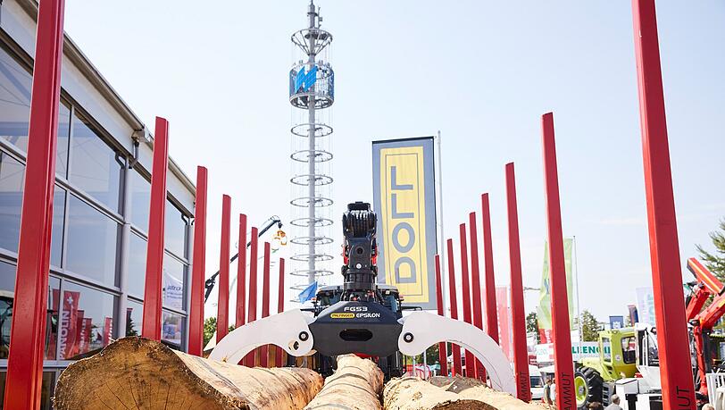 Diese Baumstämme müssen gehäckselt werden – weil die Messegesellschaft vor der Leitmesse „Interforst“ nicht mitgedacht hat. Diese Baumstämme müssen gehäckselt werden – weil die Messegesellschaft vor der Leitmesse „Interforst“ nicht mitgedacht hat.