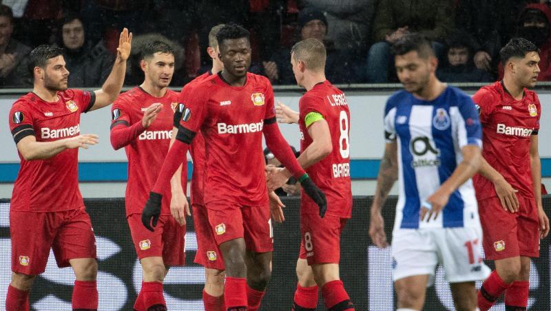Leverkusens Spieler bejubeln das Tor zum 1:0 gegen Porto. Leverkusens Spieler bejubeln das Tor zum 1:0 gegen Porto.