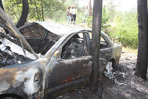 Mehrere zehntausend Euro Schaden entstand beim Brand des Autos. Die Kids waren im Wald hängen geblieben &ndash; als die Flammen züngelten, hauten sie schnell ab.