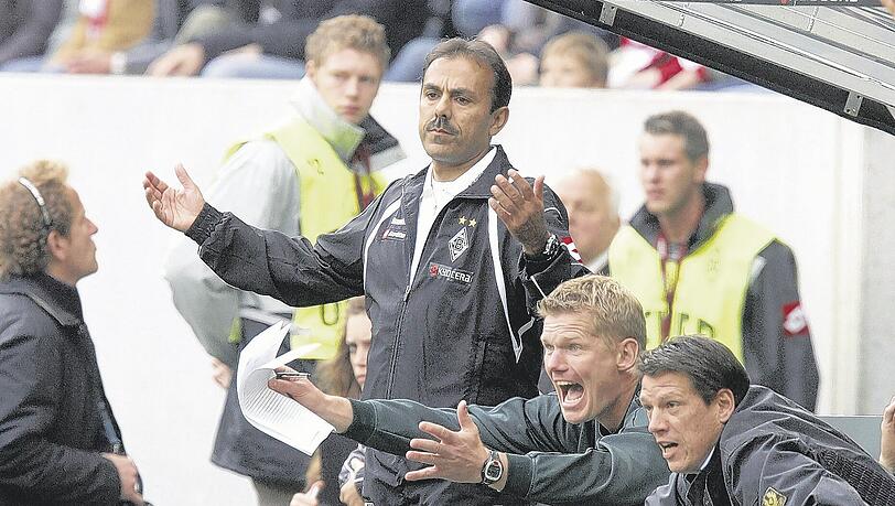 Ratlosigkeit und Entsetzen auf der Bank: Jos Luhukay (links) beim 1:2 gegen Köln neben Co-Trainer Markus Gellhaus und Sportdirektor Christian Ziege. Foto: Robertodiaz/Augenklick