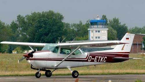 In einem Sportflugzeug (Symbolbild) spielten sich am Samstag über Bayern dramatische Szenen ab. In einem Sportflugzeug (Symbolbild) spielten sich am Samstag über Bayern dramatische Szenen ab.
