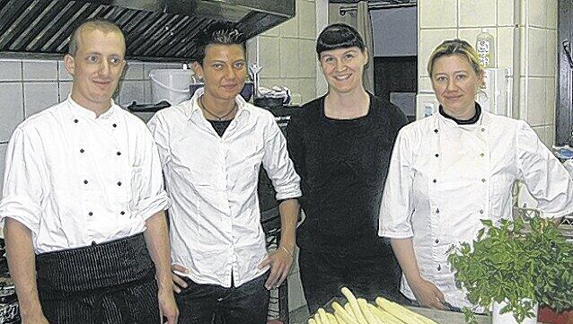 Kommen auf Bestellung in jedes Haus "Rent-a-Cook"-Erfinderin Sandra Dennerlein und ihr Team. Kommen auf Bestellung in jedes Haus "Rent-a-Cook"-Erfinderin Sandra Dennerlein und ihr Team.