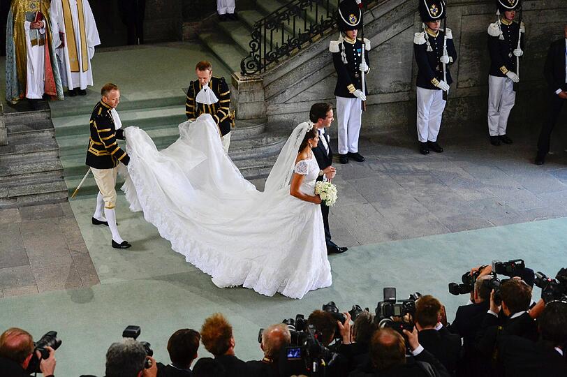 Die Braut im Spitzen-Kleid und der Bräutigam zu Tränen gerührt: Die schwedische Prinzessin Madeleine und der New Yorker Banker Chris O'Neill haben in Stockholm geheiratet. Die Bilder!