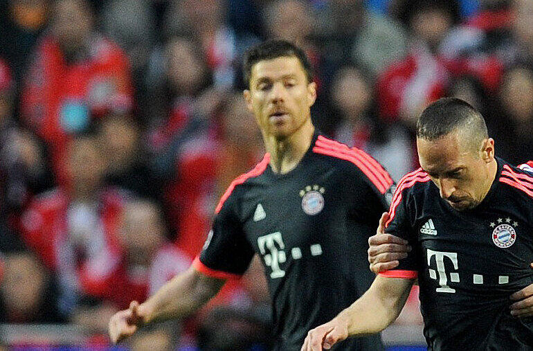 Xabi Alonso: Note 2. Ließ sich oft in die Viererkette als zusätzlicher Stabilisator fallen. Funktionierte. Traumpass mit links auf den startenden Müller. Sehr souveräner Auftritt.