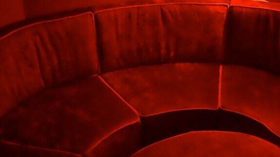 Madam Stripclub: In Anlehnung an die weiblichen Formen ist hier fast alles rund.