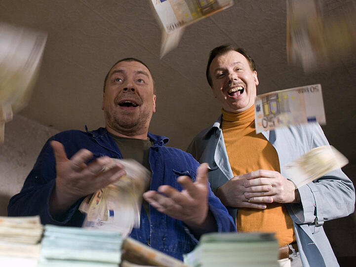 Armin Rohde (l.) und Ludger Pistor (r.) freuen sich über den Geldsegen