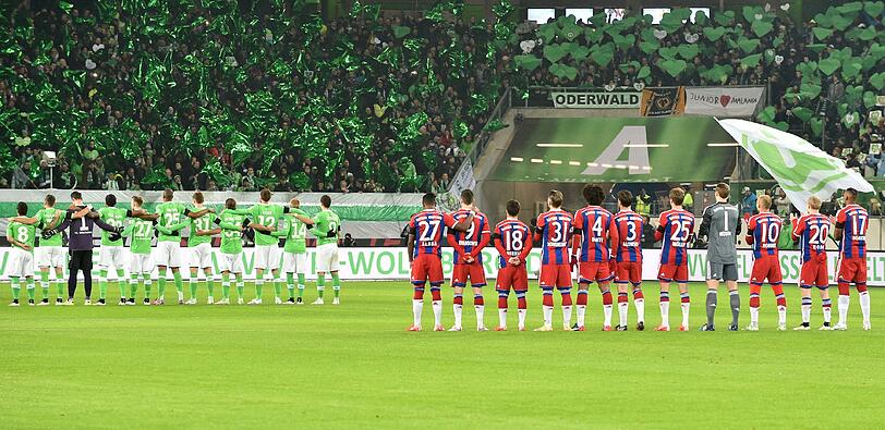 Fans, Spieler und Verantwortliche gedenken vor dem Rückrundenauftakt dem verstorbenen VfL-Profi Junior Malanda.