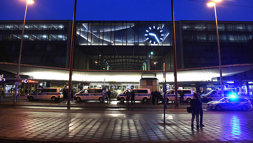 Abends soll am Bahnhofsplatz auch der neue Dienst patrouillieren. Abends soll am Bahnhofsplatz auch der neue Dienst patrouillieren.