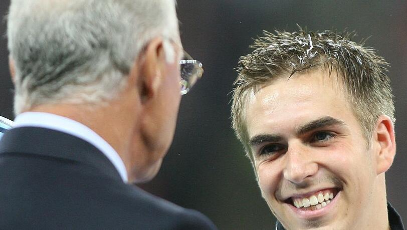 Von der Affäre um die WM-Vergabe war damals noch nichts bekannt: Philipp Lahm und Franz Beckenbauer im Jahr 2007. Von der Affäre um die WM-Vergabe war damals noch nichts bekannt: Philipp Lahm und Franz Beckenbauer im Jahr 2007.