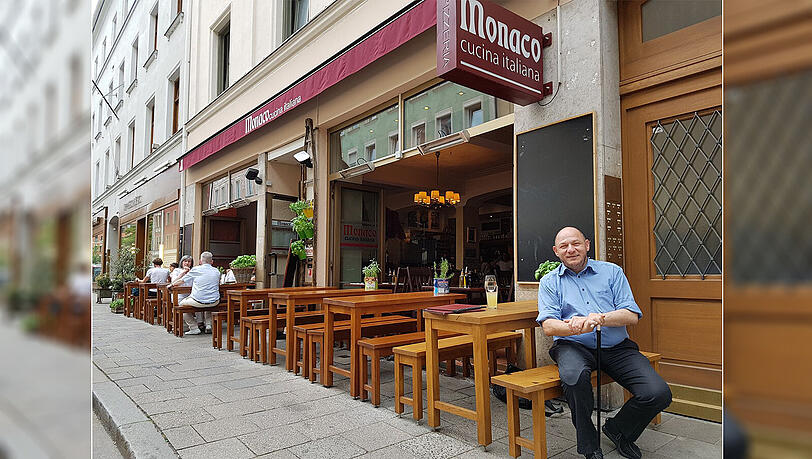 Michael Ecker sitzt vor dem Monaco. Er hat die Pizzeria renoviert und ausgestattet. Michael Ecker sitzt vor dem Monaco. Er hat die Pizzeria renoviert und ausgestattet.