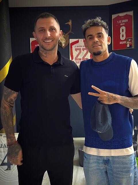 K&uuml;mmert sich um die Frisuren einiger Stars des FC Bayern: Alexandru Giurgiu.