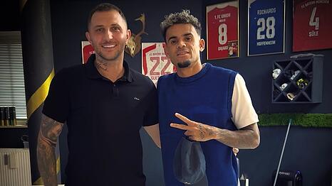 K&uuml;mmert sich um die Frisuren einiger Stars des FC Bayern: Alexandru Giurgiu.