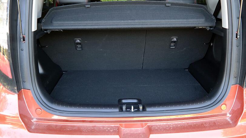 Nicht gerade üppig dimensioniert, aber gut nutzbar: der variable Kofferraum des Kia Soul Turbo.