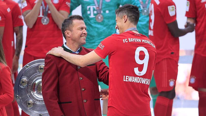 Lothar Matthäus (l.) im Gespräch mit Robert Lewandowski.