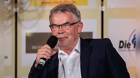 Klemmt sich f&uuml;r Schalke noch einmal hinter das Kommentatoren-Mikro: Manfred "Manni" Breuckmann.