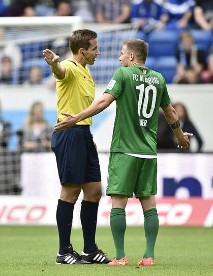 Auf Seiten der Augsburger hatte Daniel Baier die meisten Ballkontakte. Der Spieler mit der Nummer 10 ist fester Bestandteil bei den Augsburgern. Gegen Hoffenheim konnte er aber nur wenig Impulse nach vorne geben.