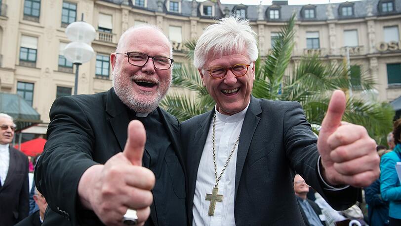 Es gibt viel zu tun, packen wir’s an – in Christi Namen! Kardinal Reinhard Marx (li.) und EKD-Ratspräsident Heinrich Bedford-Strohm in München. Es gibt viel zu tun, packen wir’s an – in Christi Namen! Kardinal Reinhard Marx (li.) und EKD-Ratspräsident Heinrich Bedford-Strohm in München.