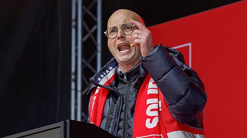 Jörg Schlagbauer spricht bei einer Veranstaltung.