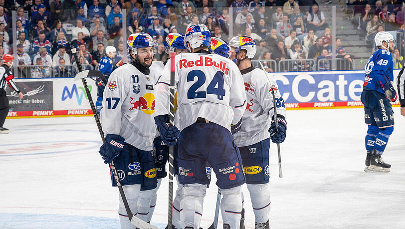 Der EHC jubelt auch in Playoff-Spiel drei gegen die Adler Mannheim.
