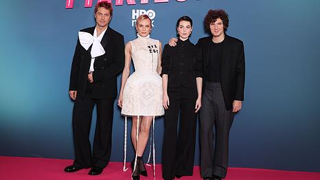 "Merteuil"-Premiere in Paris (v.l.): Lucas Bravo, Diane Kruger, Anamaria Vartolomei und Vincent Lacoste.