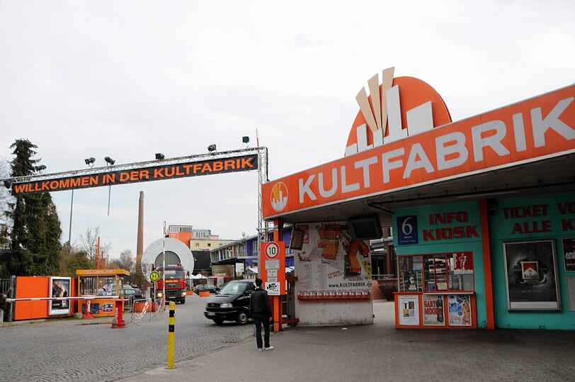 Wer hat den Überfall am Sonntagmorgen nahe der Kultfabrik beobachtet? Die Polizei sucht nach Zeugen. (Archivbild)