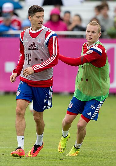 Robert Lewandowski (l) und Sebastian Rode.