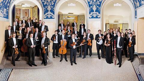 Das Münchner Rundfunkorchester im Foyer des Prinzregententheaters. Dort geben die Musiker die meisten ihrer Konzerte.