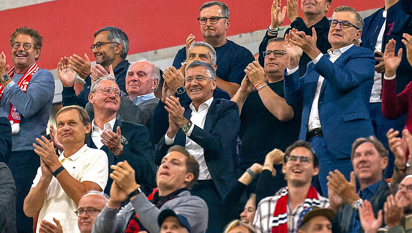 Zufriedene Bayern-Bosse: Die Chefetage beim Sieg gegen Leipzig.