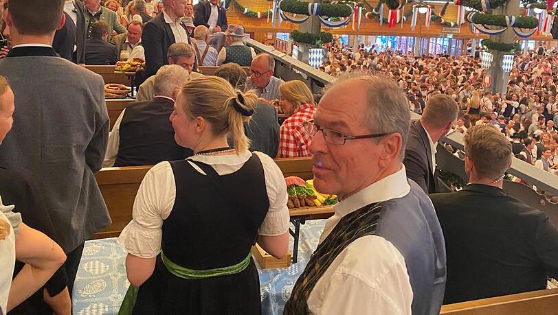 Friedrich Merz, Lars Klingbeil und Bärbel Bas im Schottenhamel.