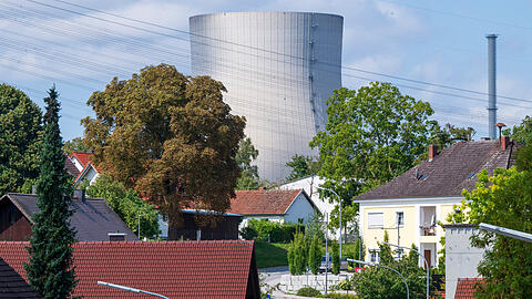 Das stillgelegte Kernkraftwerk Isar 2 in Niederaichbach im Landkreis Landshut.
