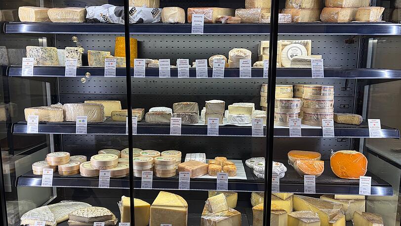 Da wei&szlig; man gar nicht, wo man anfangen soll. Zu jedem K&auml;se erz&auml;hlt Pierre Martin eine Geschichte.