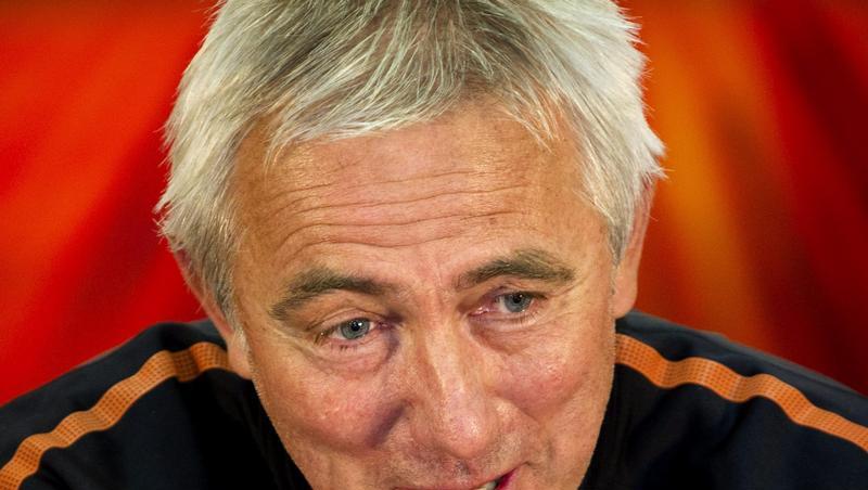 Bondscoach Bert van Marwijk beantwortet die Fragen der Presse. Bondscoach Bert van Marwijk beantwortet die Fragen der Presse.