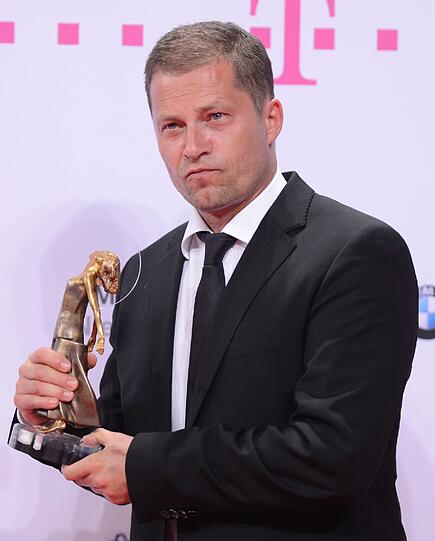 Seit Dienstag offiziell "Diva": Til Schweiger wurde mit dem Deutschen Entertainment Preis ausgezeichnet.