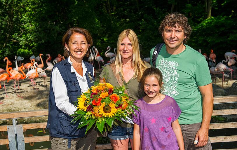 (v.l-r): Beatrix Köhler (Tierparkchefin Hellabrunn), Brigitte und Celina Auer sowie Manfred Oberauer