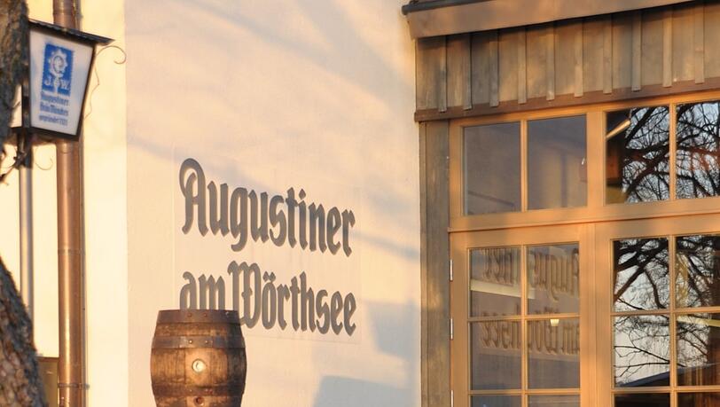 Im Schein der Sonne: Das Augustiner am Wörthsee besteht aus Restaurant, Biergarten und einem Kiosk. Im Schein der Sonne: Das Augustiner am Wörthsee besteht aus Restaurant, Biergarten und einem Kiosk.