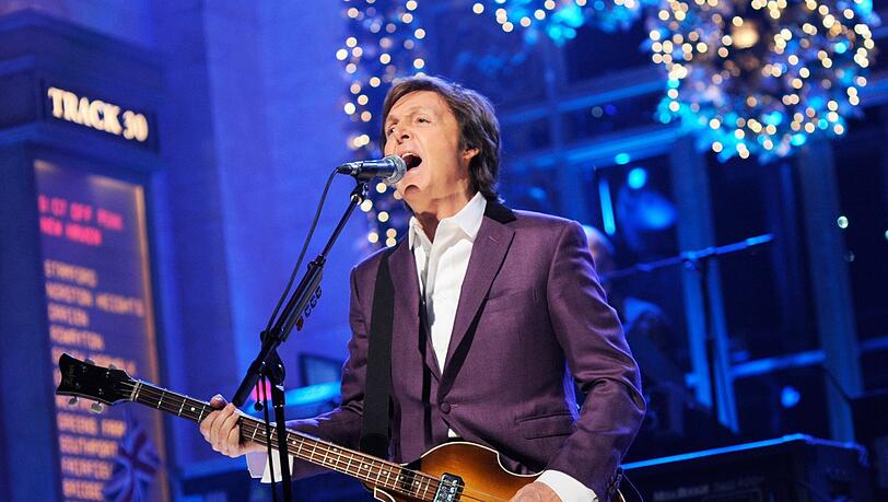 Paul McCartney 1975 in der "Saturday Night Live"-Show in New York.
