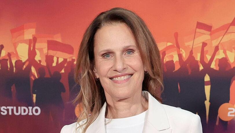 Katrin Müller-Hohenstein hatte zum Ende der Länderspiel-Übertragung am Sonntagabend noch eine traurige Nachricht. Katrin Müller-Hohenstein hatte zum Ende der Länderspiel-Übertragung am Sonntagabend noch eine traurige Nachricht.