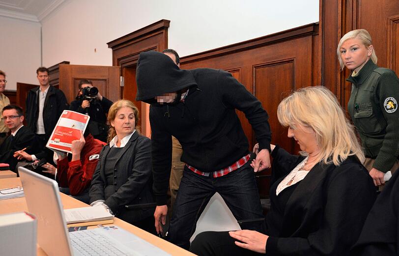 Die Angeklagten im Fall "Lotto Oma": Die Bilder aus dem Gerichtssaal