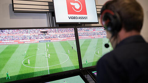 Beim Videoassistenten in der Bundesliga gab es bereits am ersten Spieltag technische Probleme.
