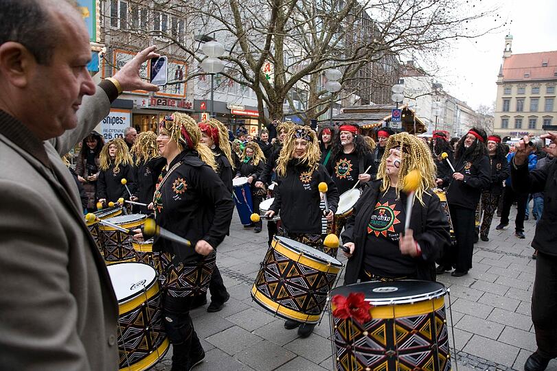 Buntes Treiben am Faschingssonntag in der Innenstadt