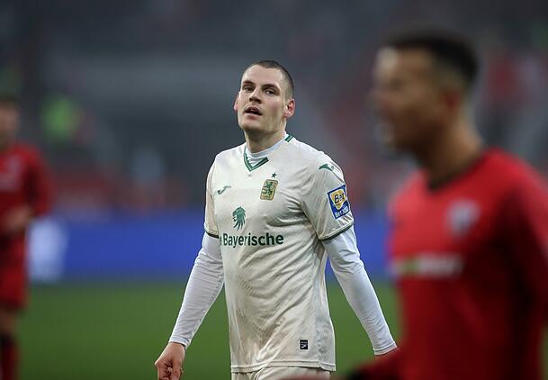 Nächster Lazarett-Löwe: Sechser Christiansen. Nächster Lazarett-Löwe: Sechser Christiansen.