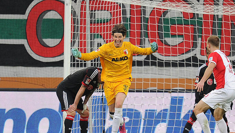 Torwart Marwin Hitz war der gefeierte Held beim 2:2 des FCA gegen Bayer Leverkusen. Torwart Marwin Hitz war der gefeierte Held beim 2:2 des FCA gegen Bayer Leverkusen.