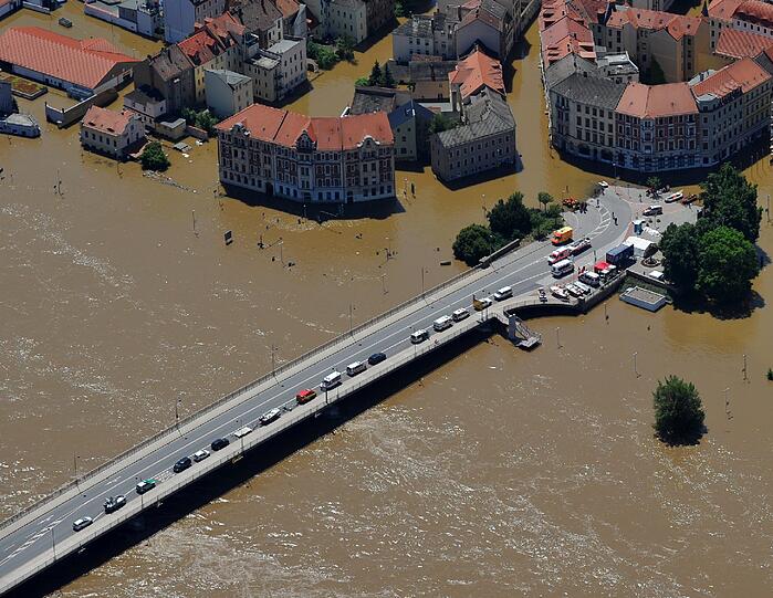 Auch in Meißen steht die Stadt unter Wasser.