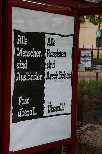 Anti-Nazi-Plakate in Freital. Aufgehängt von Dies Irae.